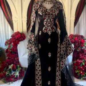 Custom Black & Red Embroidered Yemeni Bridal Gown! Veil & Bouquet Included!